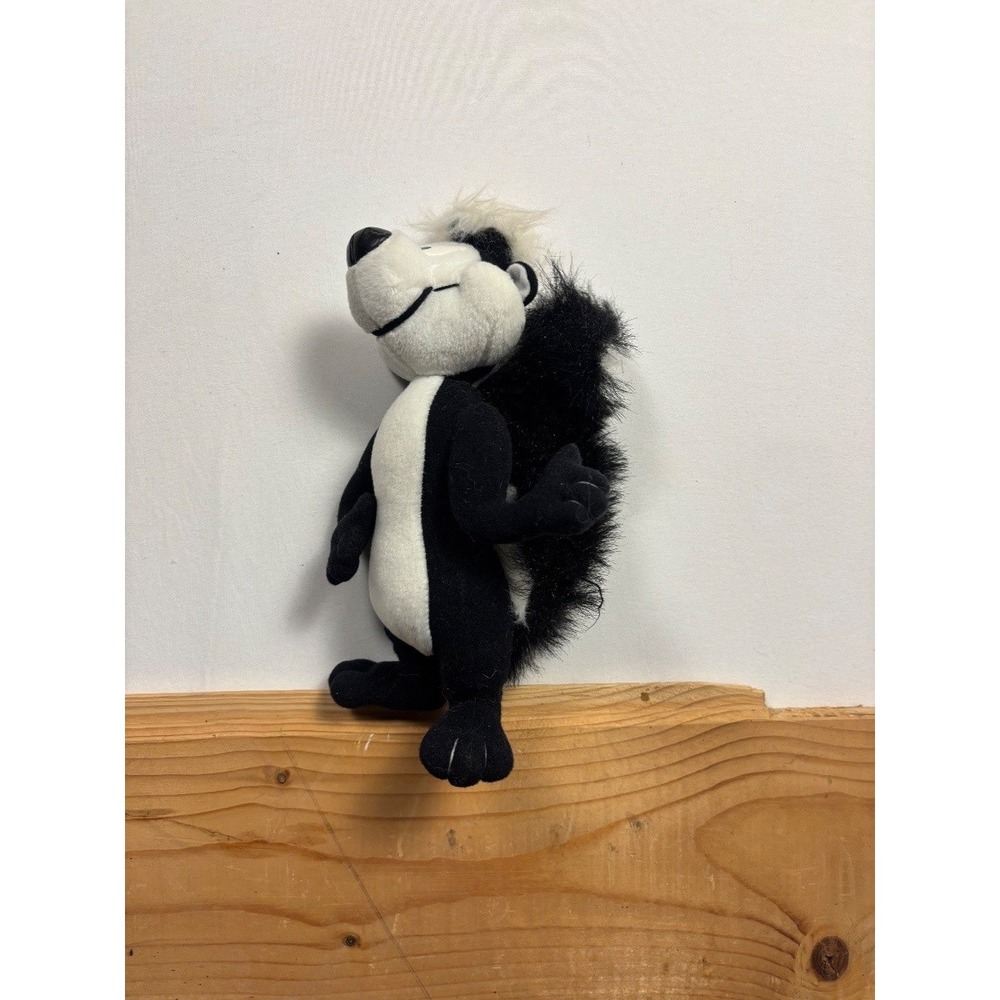 Warner Bros Looney Tunes Pepé Le Pew Skunk Plush Stuffed Animal Black White